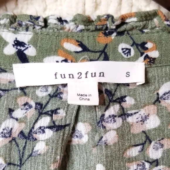 Fun 2 Fun Floral Flowy 3/4 Sleeve Blouse - Picture 4 of 6